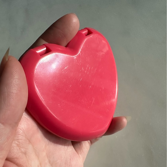 🆓💄💖 Dual-sided mirror compact in pink heart shape - Picture 3 of 5